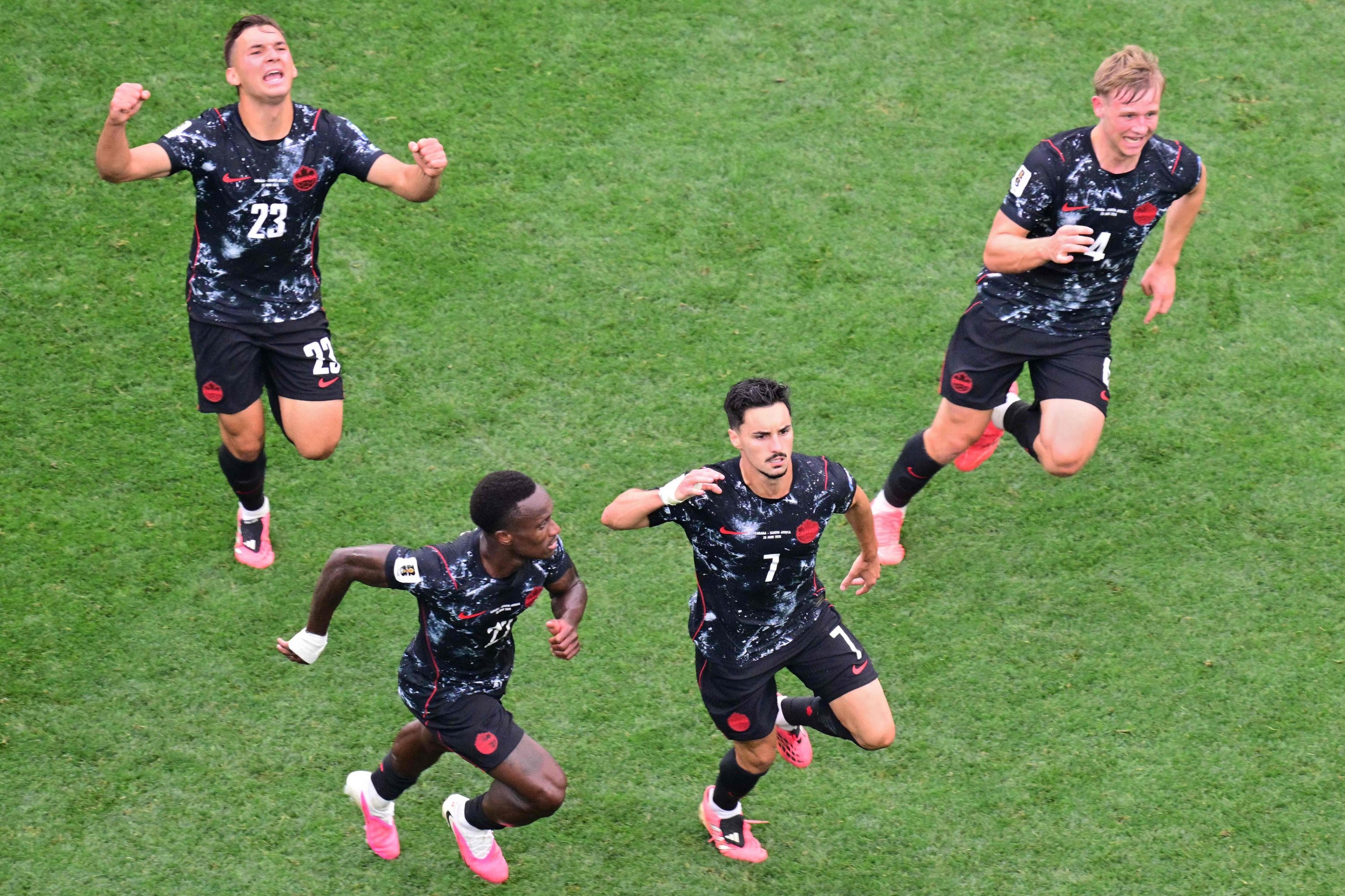 Canada strike S. Africa late to seal 1st-ever World Cup last 16 spot