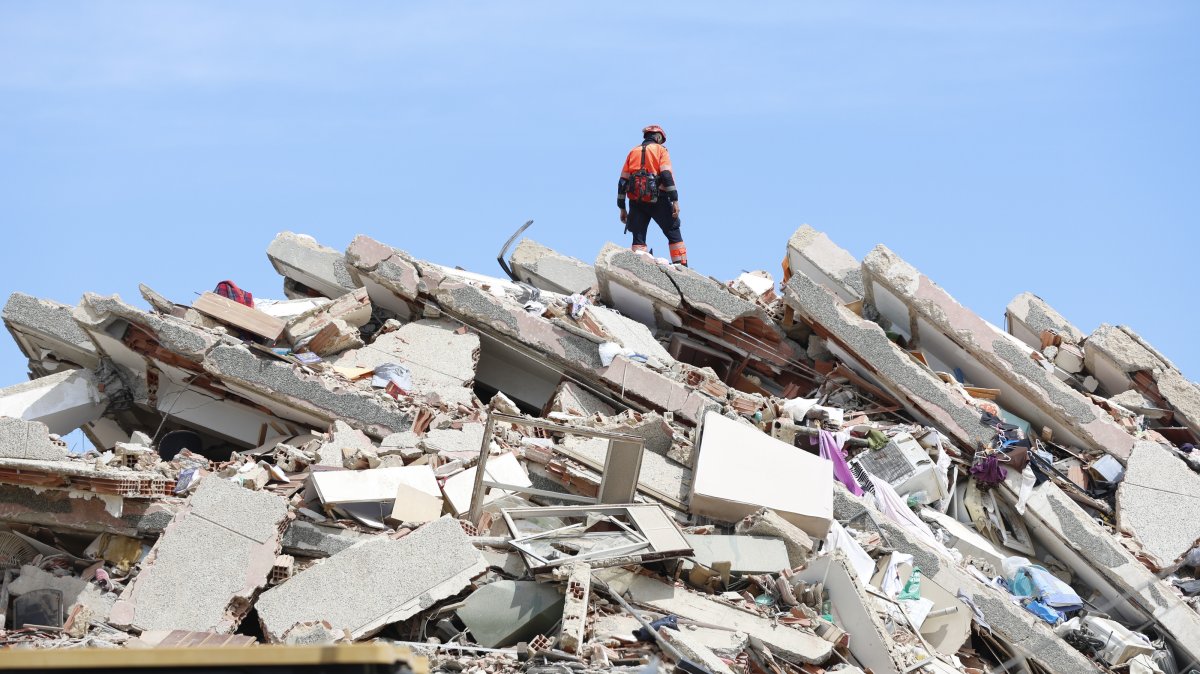 A rescuer stands on the rubble of a collapsed building in Caraballeda, La Guaira state, Venezuela, June 28, 2026. (Xinhua Photo)
