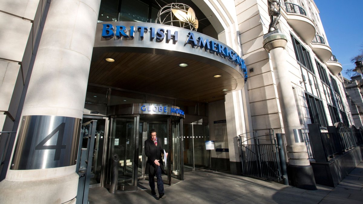 Signage is pictured on the front of the headquarters quarters of British American Tobacco at Temple Place in central London, U.K., Jan. 17, 2017. (AFP Photo)