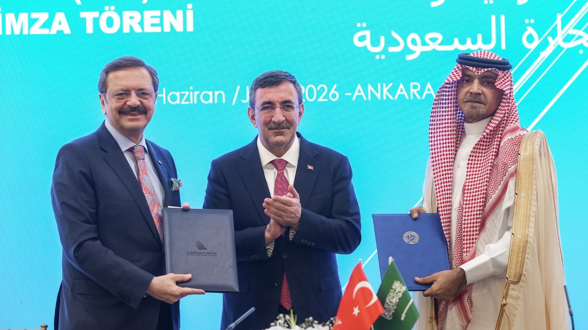Vice President Cevdet Yılmaz (C), the Union of Chambers and Commodity Exchanges of Türkiye (TOBB) President Rifat Hisarcıklıoğlu (L) and the Federation of Saudi Chambers (FSC) Chair Abdullah bin Saleh Kamel pose after a signing ceremony, Ankara, Türkiye, June 28, 2026. (AA Photo)