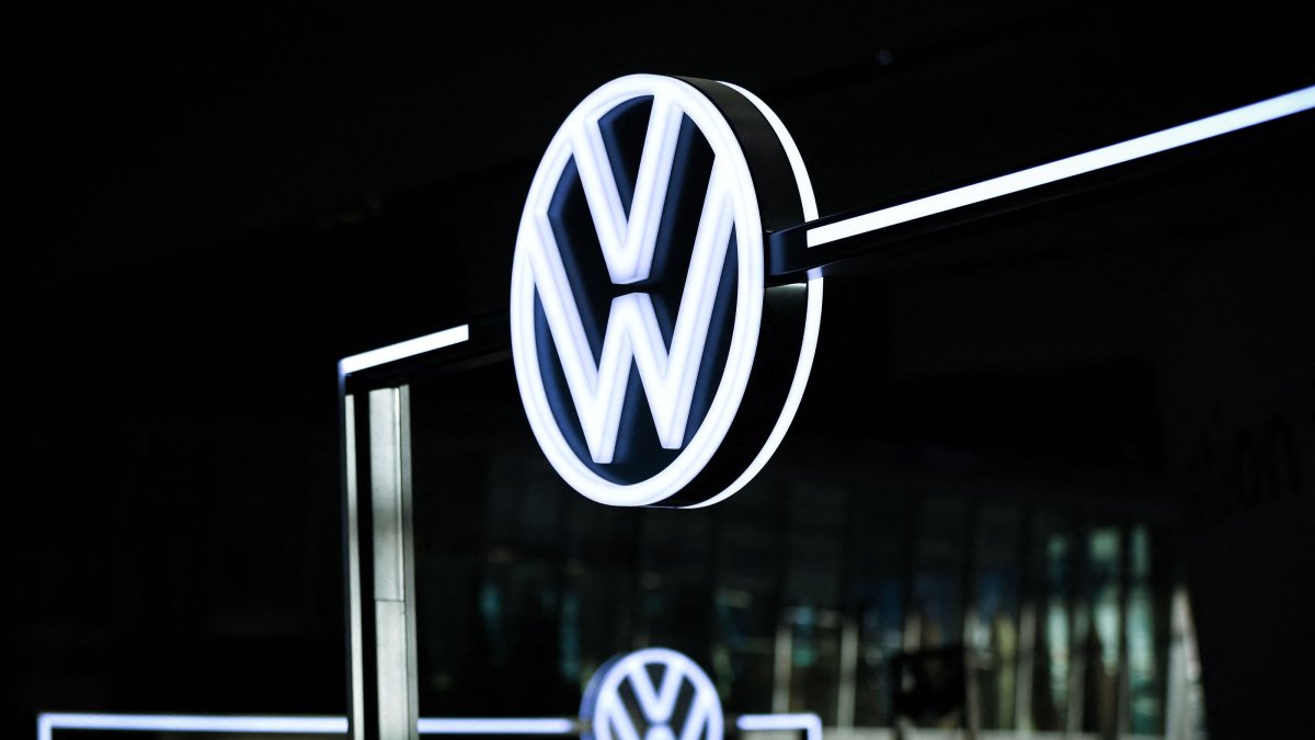 German govt aims to prevent Volkswagen's domestic plant closures