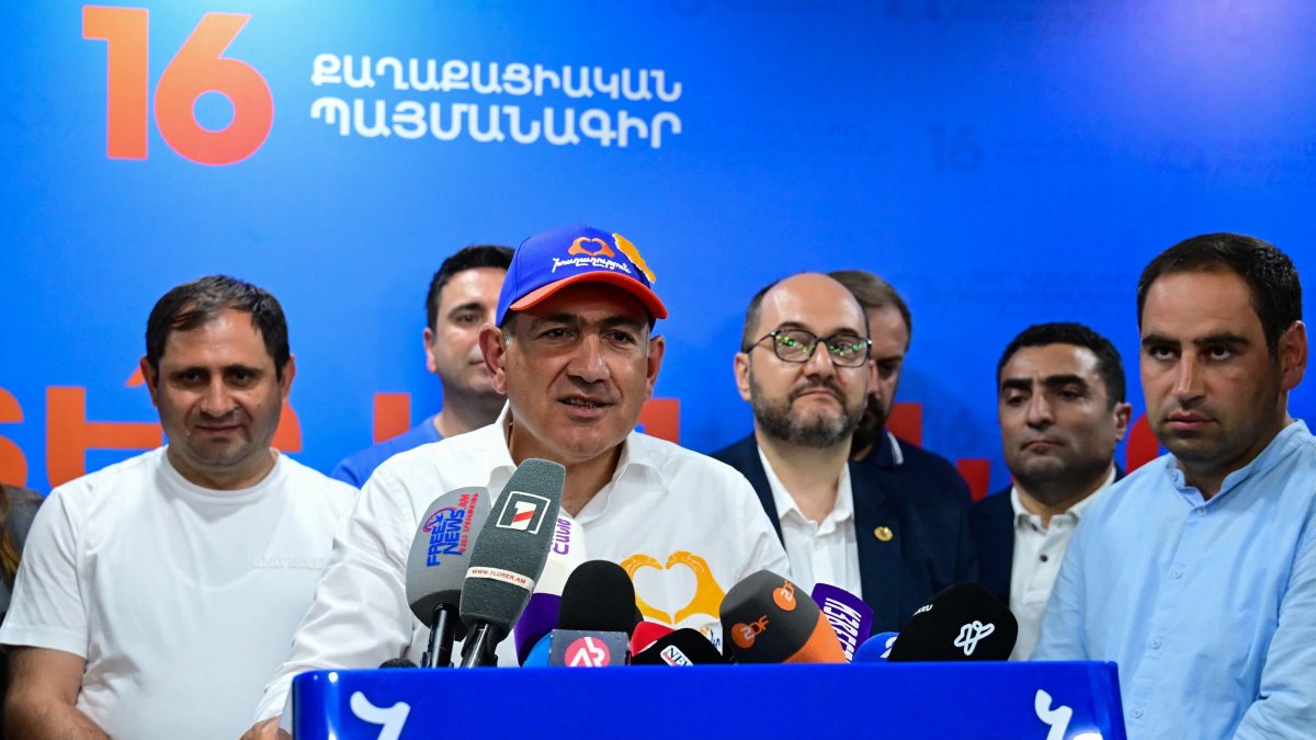 Armenian Prime Minister and leader of the Civil Contract party Nikol Pashinyan holds a press conference following the parliamentary election at the party's headquarters in Yerevan, June 8, 2026. (AFP Photo)