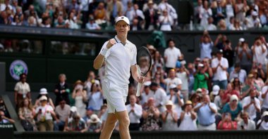 Italy's Jannik Sinner celebrates winning his first round match against Serbia's Miomir Kecmanovic, London, U.K., June 29, 2026. (Reuters Photo)