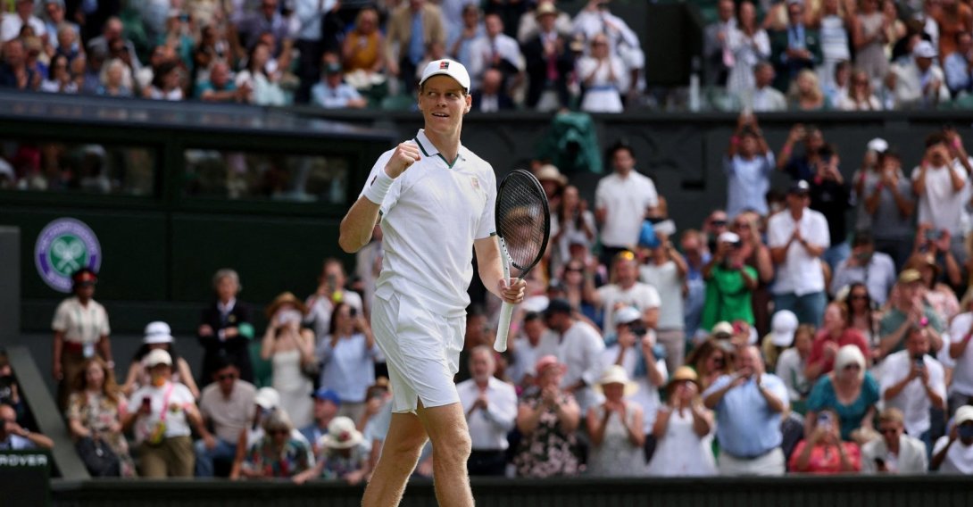 Italy's Jannik Sinner celebrates winning his first round match against Serbia's Miomir Kecmanovic, London, U.K., June 29, 2026. (Reuters Photo)
