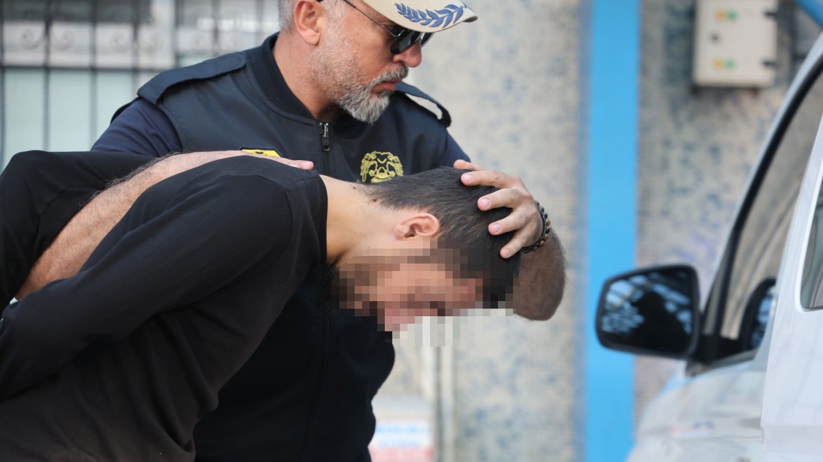 An alleged Daesh leader detained by Türkiye's National Intelligence Organization (MIT) during a counterterrorism operation near the border is escorted by police, Konya, Türkiye, June 19, 2026. (IHA Photo)