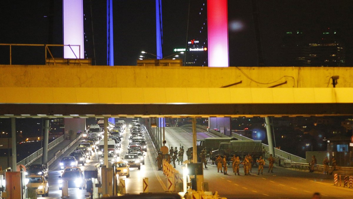 Gülenist Terror Group (FETÖ)-backed Soldiers block the Istanbul's iconic Bosporus Bridge during the attempted coup against Turkish government, Istanbul, Türkiye, July 15, 2016. (AP Photo)