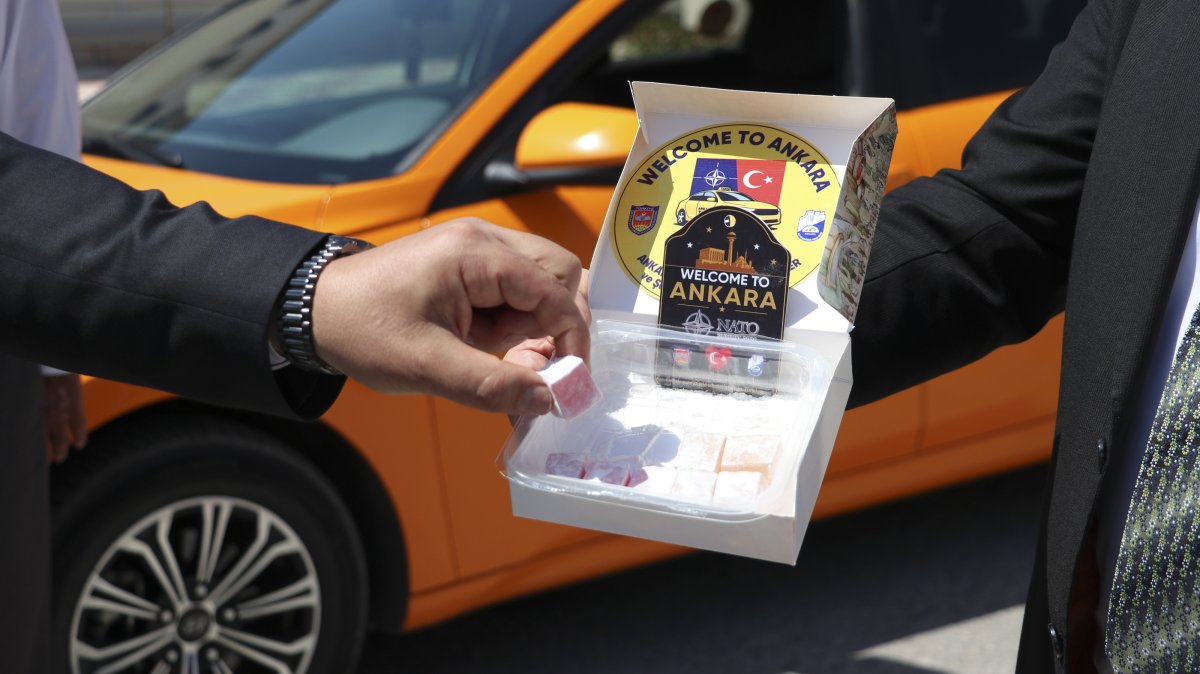 A taxi driver offers Turkish delight ahead of the NATO Heads of State and Government Summit, Ankara, Türkiye, June 29, 2025. (AA Photo)