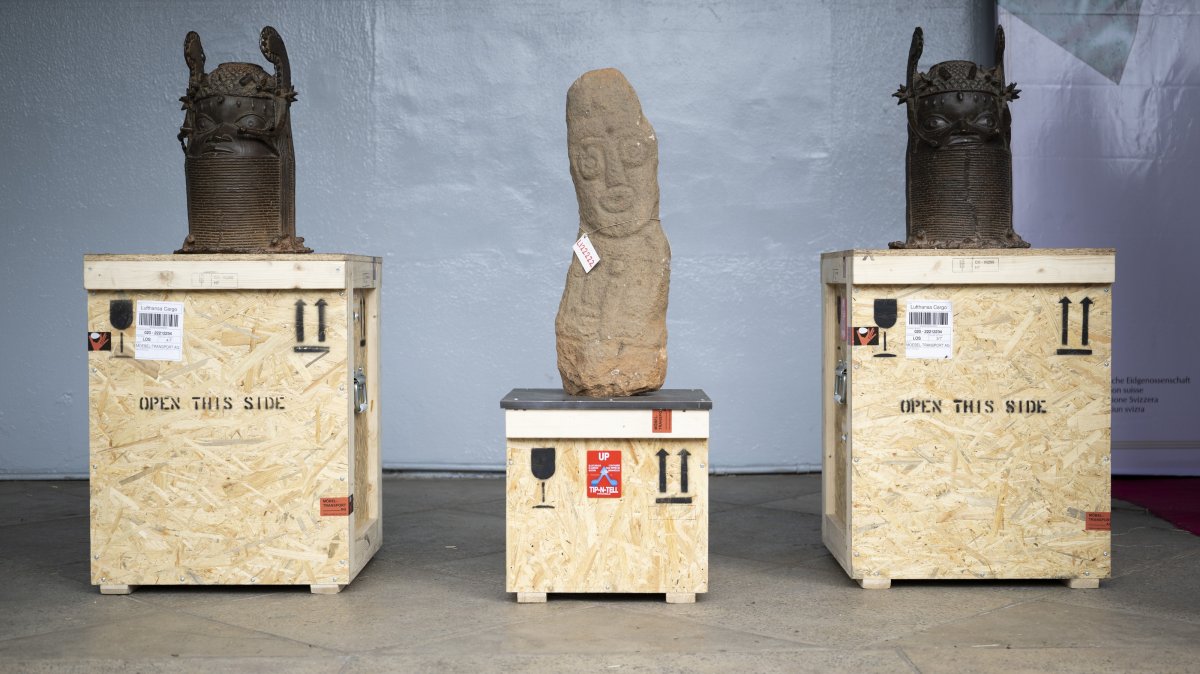 Commemorative heads of Oba Osemwende, returned by the Ethnographic Museum of the University of Zurich and Museum Rietberg, during the restitution ceremony following the signing of a bilateral cooperation agreement on the import, export and return of cultural property, National Museum, Lagos, Nigeria, June, 29, 2026. (EPA Photo)
