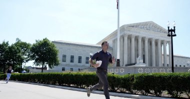 An intern runs to deliver the Supreme Court's ruling on birthright citizenship to the media, as the court is set to issue the final rulings of its nine-month term, in Washington, D.C., U.S., June 30, 2026. (Reuters Photo)