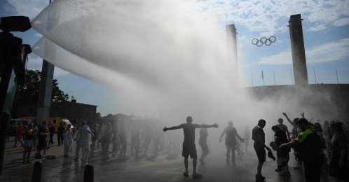 Police use water cannon to spray people with water amid heat wave as they arrive at the Olympic stadium for a concert of U.S. singer Bruno Mars, Berlin, Germany, June 28, 2026. (AFP Photo)
