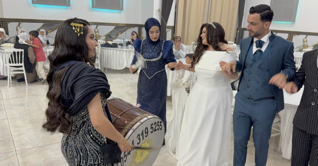 The couple performs a traditional Turkish wedding dance, Mardin, Türkiye, June 30, 2026. (DHA Photo) 