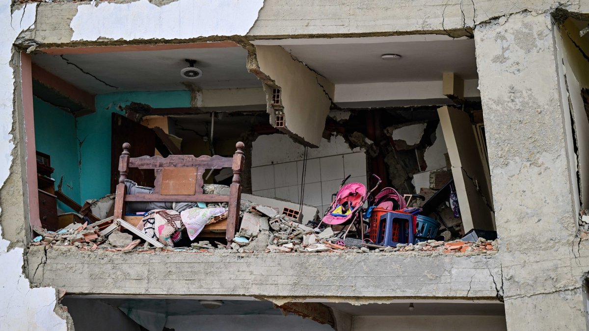 Damaged building stands in the aftermath of the powerful twin earthquakes that struck La Guaira, Venezuela, June 30, 2026. (AA Photo) 