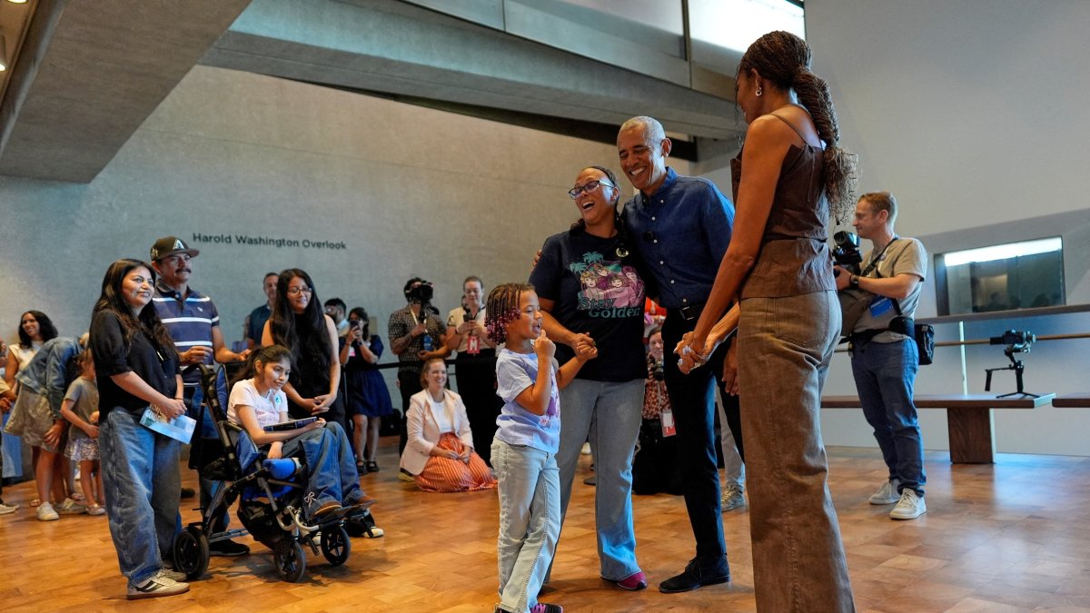 Former U.S. President Barack Obama (2nd R) and former first lady Michelle Obama (R) greet the first group of visitors at the official opening of the Obama Presidential Center, Chicago, U.S., June 19, 2026. (Reuters Photo)