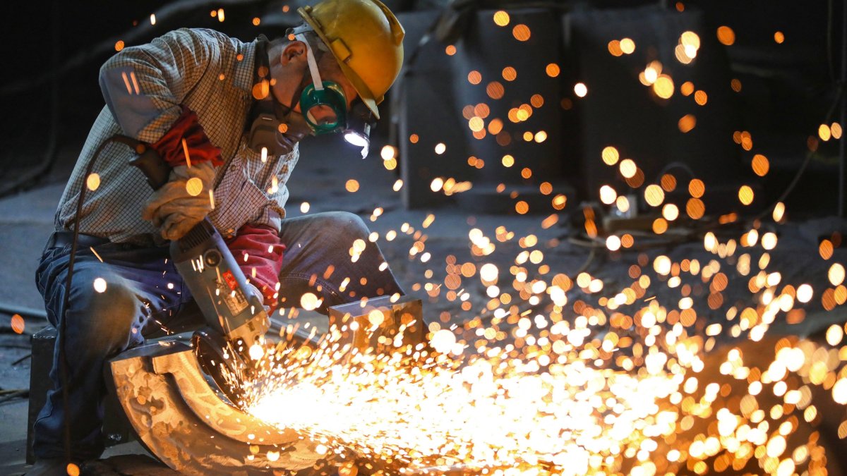 A worker polishes parts at a manufacturing company, Hangzhou, eastern China's Zhejiang province, June 23, 2026. (AFP Photo)