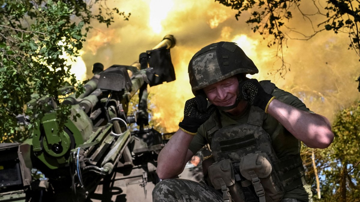 A Ukrainian serviceman fires a CAESAR self-propelled howitzer toward Russian positions on the front line, in Dnipropetrovsk region, Ukraine, June 23, 2026. (Reuters Photo)