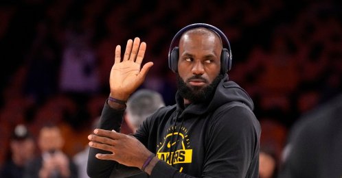 Los Angeles Lakers' LeBron James walks on to the court to warm up prior to Game 4 in a second-round NBA basketball playoffs series against the Oklahoma City Thunder, Los Angeles, U.S., May 11, 2026. (AP Photo)