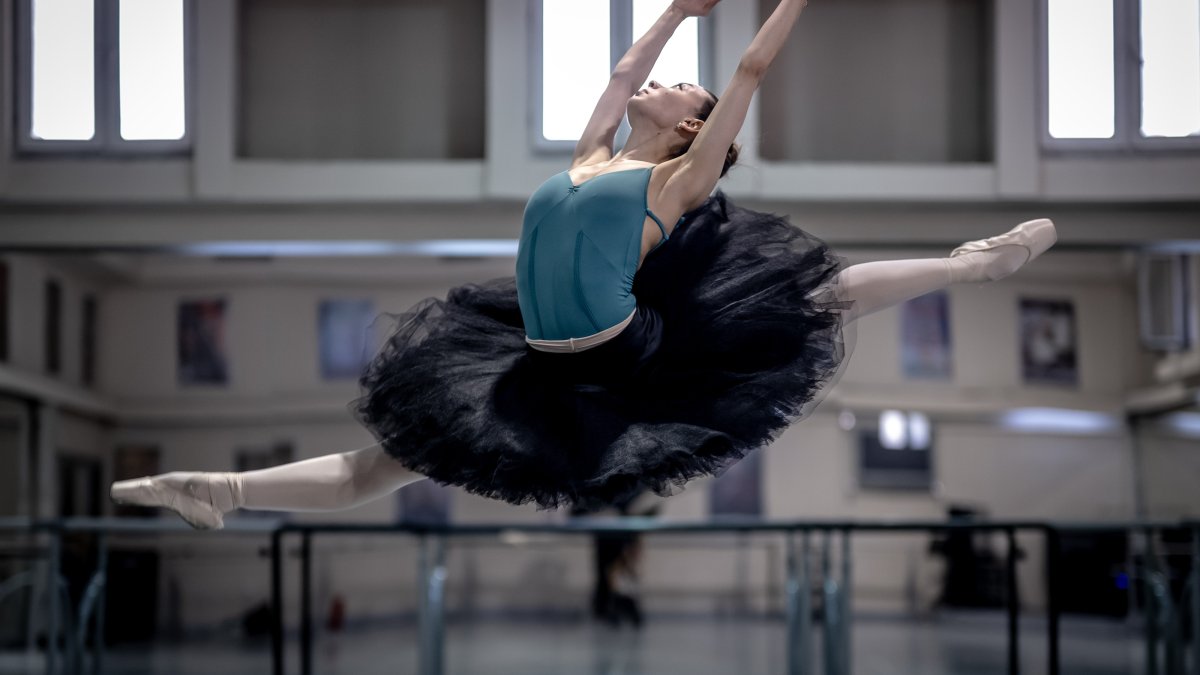 Turkish State Opera and Ballet dancer Nilay Tahiroğlu rehearses ahead of the 15th International Moscow Ballet Competition, Ankara, Türkiye, June 23, 2026. (AA Photo)