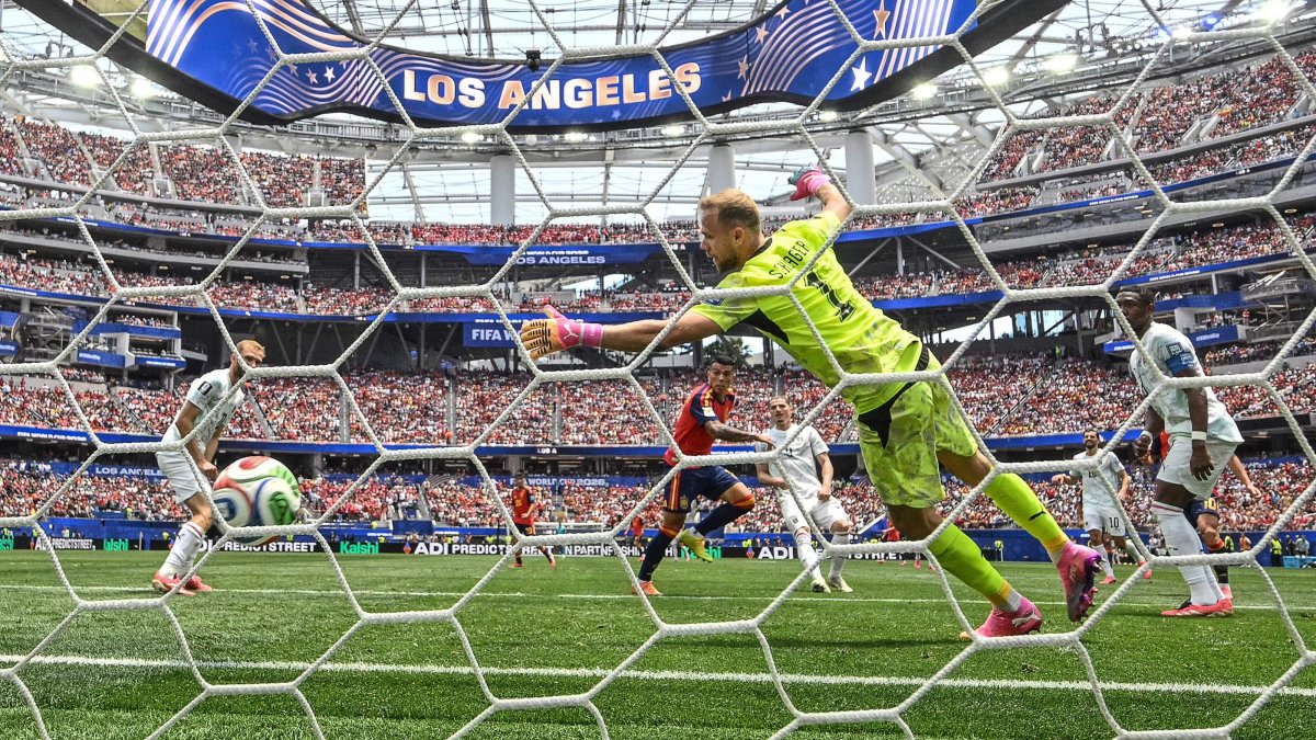 Austria's goalkeeper Alexander Schlager concedes Spain's second goal scored by defender Pedro Porro (C) during the 2026 World Cup round of 32 football match between Spain and Austria at the Los Angeles Stadium, Inglewood, California, U.S., July 2, 2026. (AFP Photo)