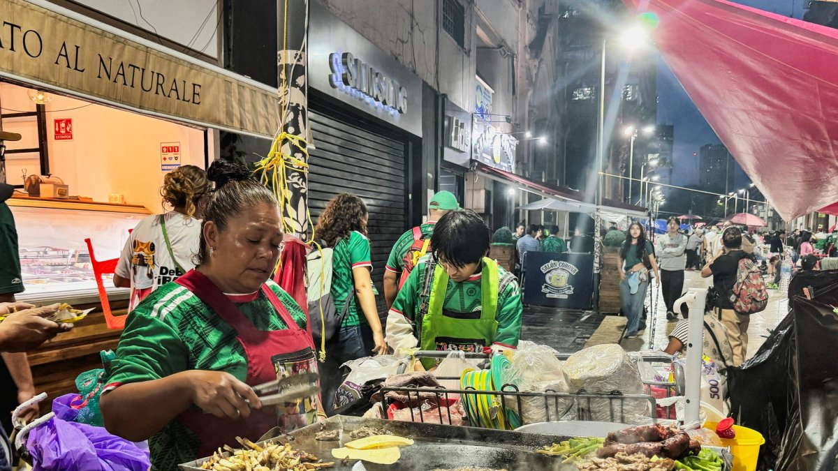 People prepare and serve tacos at a street-side taqueria on the day of the opening match of the 2026 FIFA World Cup, Mexico City, Mexico, June 11, 2026. (Reuters Photo)