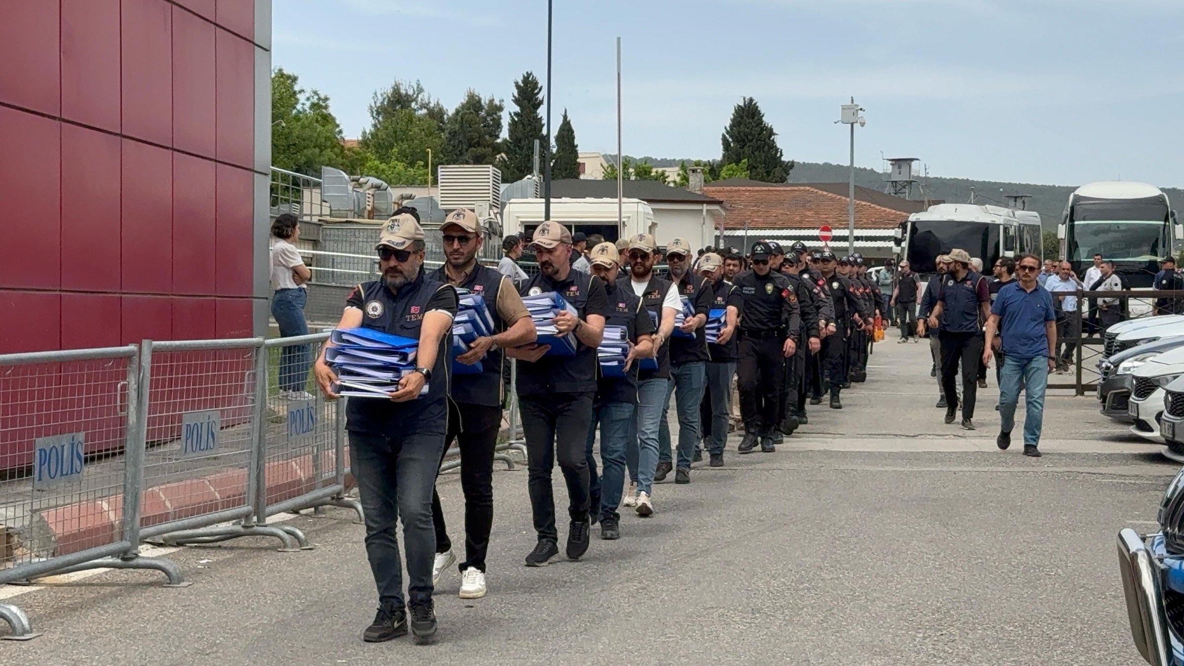 FETÖ suspects are escorted to the courthouse by security personnel carrying case files, Gaziantep, southeastern Türkiye, July 2, 2026. (IHA Photo)
