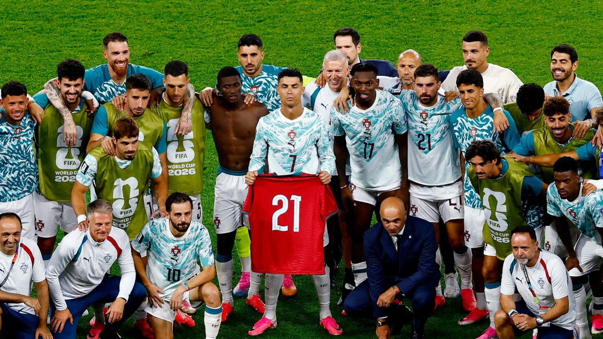 Portugal's Cristiano Ronaldo and teammates pose with a shirt in memory of former player Diogo Jota ahead of the first anniversary of his death at Toronto Stadium, Toronto, Canada, July 2, 2026. (Reuters Photo)