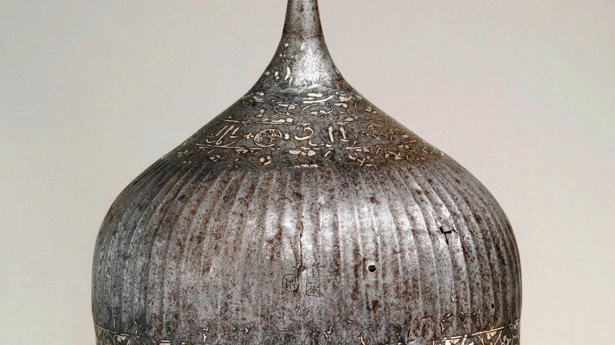 Helmet in the Metropolitan Museum of Art collection that a researcher claims may have belonged to Ottoman Empire founder Osman I. (İHA Photo)