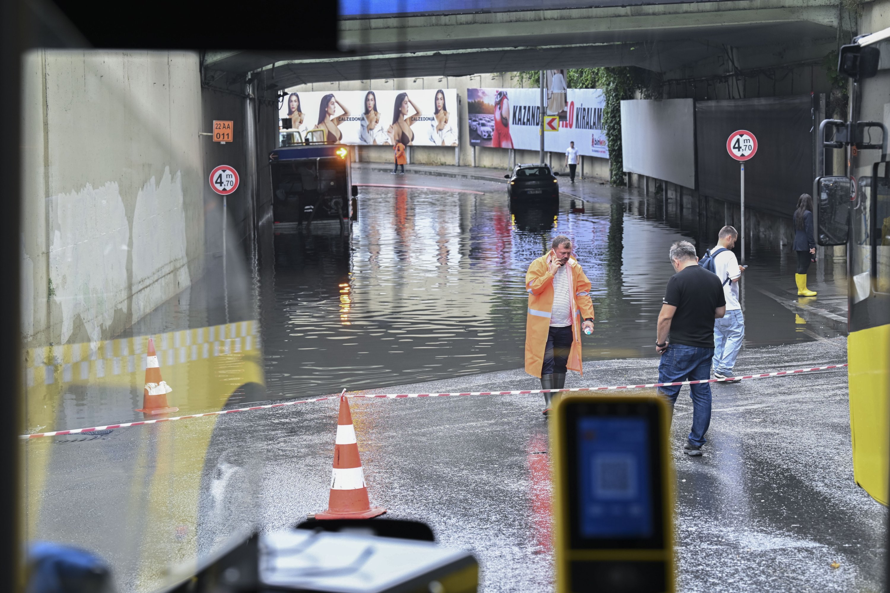 Heavy storms flood streets, snarl traffic across Istanbul