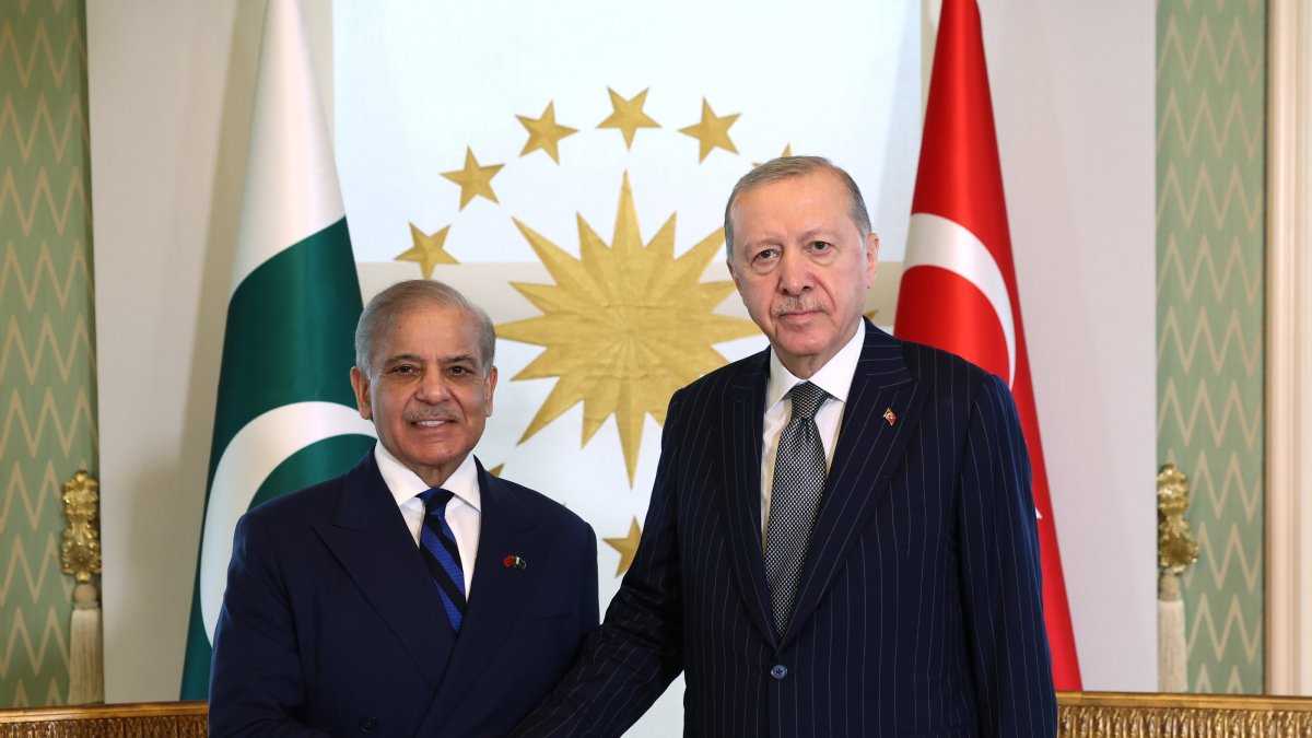 President Recep Tayyip Erdoğan (R) and Pakistani Prime Minister Shehbaz Sharif shake hands at the Vahdettin Palace, Istanbul, Türkiye, July 4, 2026. (IHA Photo)