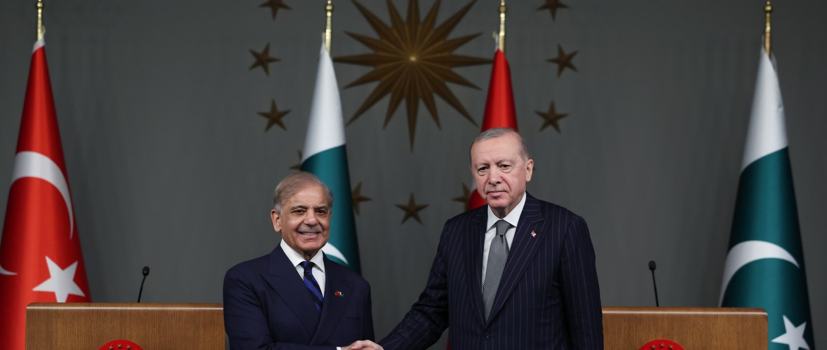 President Recep Tayyip Erdoğan (R) and Pakistani Prime Minister Shehbaz Sharif shake hands at the Vahdettin Palace, Istanbul, Türkiye, July 4, 2026. (IHA Photo)