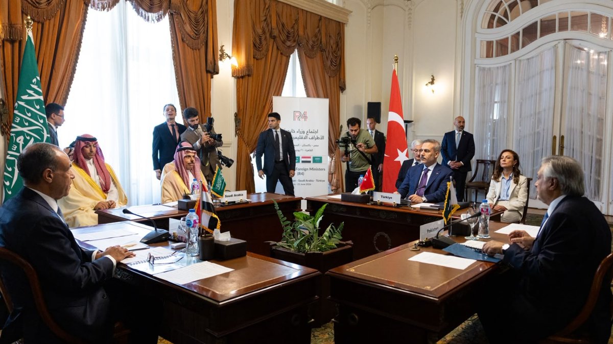 Foreign Minister Hakan Fidan (1st-R), Saudi Arabian Prince Faisal bin Farhan Al Saud (2nd-L), Egyptian Foreign Minister Badr Abdelatty (1st-L) and Pakistani Foreign Minister Mohammad Ishaq Dar (2nd-R) attended the Fourth Meeting of the Foreign Ministers of Türkiye, Egypt, Pakistan and Saudi Arabia, Cairo, Egypt, June 21, 2026. (AA Photo)