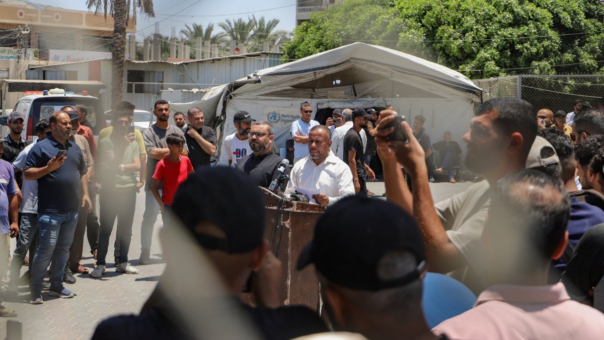 Ismail al-Thawabta (C R), head of Hamas' government media office, addresses a press conference to announce the dissolution of the body that has governed the Gaza Strip for nearly two decades, in Deir al-Balah, central Gaza Strip, Palestine, July 6, 2026. (EPA Photo)