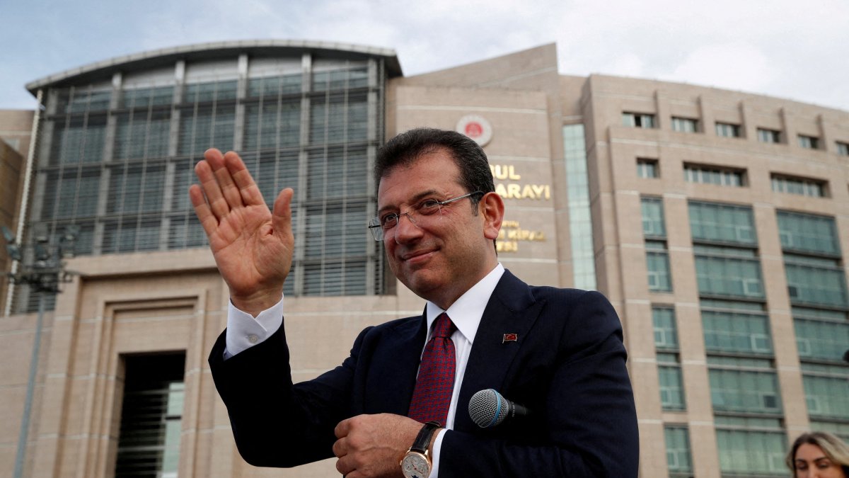 Former Istanbul Mayor Ekrem Imamoğlu greets his supporters after receiving the mayoral certificate, Çağlayan Courthouse, Istanbul, Türkiye, April 3, 2024. (Reuters Photo)
