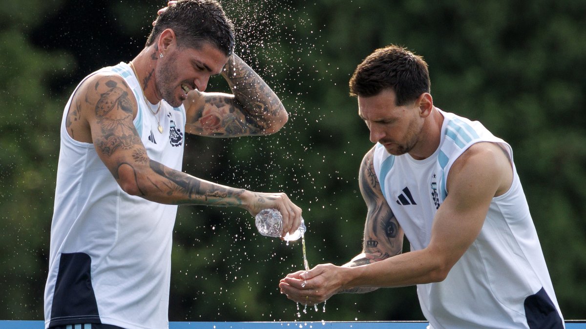 Argentina's Rodrigo De Paul (L) and Lionel Messi (R) attend a training session in Fort Lauderdale, Florida, U.S., July 2, 2026. (EPA Photo)
