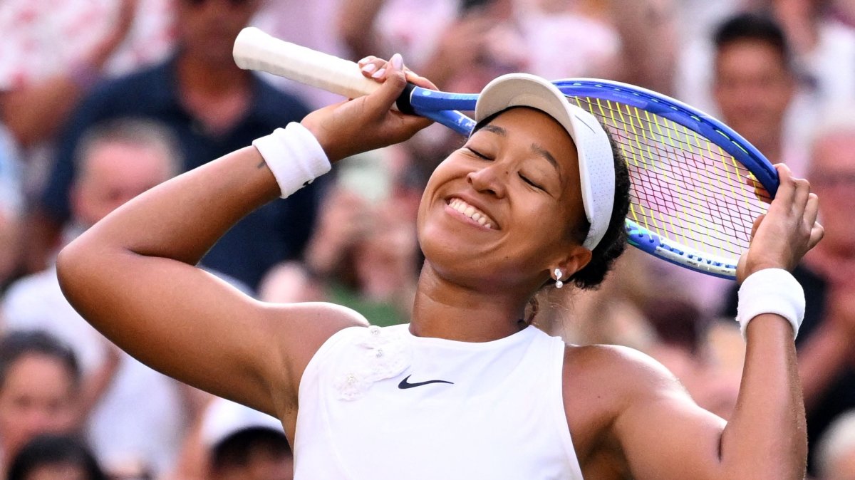 Japan's Naomi Osaka celebrates beating Belarus' Aryna Sabalenka during their women's singles Round of 16 match in Wimbledon, London, U.K., July 5, 2026. (AFP Photo)