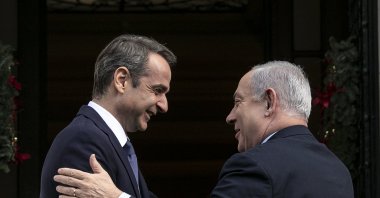 Greece's Prime Minister Kyriakos Mitsotakis (L) welcomes Benjamin Netanyahu of Israel, Athens, Greece, Jan. 2, 2020. (AP Photo)