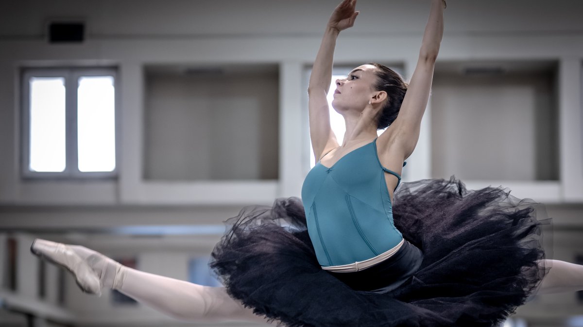 Turkish State Opera and Ballet dancer Nilay Tahiroğlu rehearses ahead of the 15th International Moscow Ballet Competition, Ankara, Türkiye, June 23, 2026. (AA Photo)