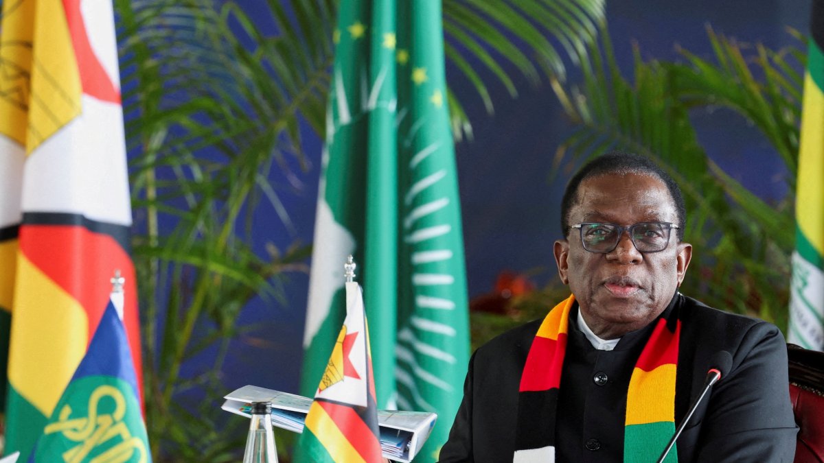 Zimbabwe's President Emmerson Mnangagwa attends the Heads of State from Southern and Eastern Africa meeting in Nairobi to discuss efforts to make peace in the DRC, at the State House, Nairobi, Kenya, Aug. 1, 2025. (Reuters Photo)