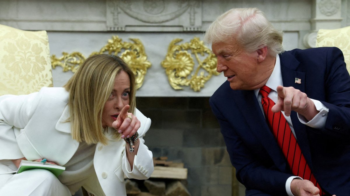 U.S. President Donald Trump (R) meets with Italian Prime Minister Giorgia Meloni in the Oval Office at the White House in Washington, U.S., April 17, 2025. (Reuters Photo)