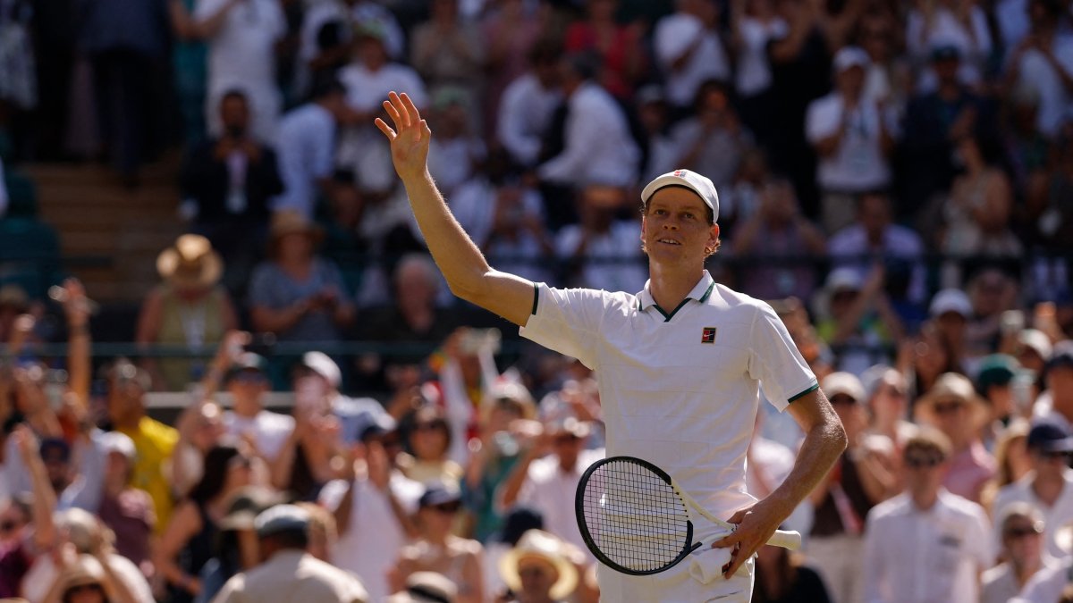 Italy's Jannik Sinner celebrates after winning his Wimbledon quarterfinal match against Germany's Jan-Lennard Struff at All England Lawn Tennis and Croquet Club, London, U.K., July 7, 2026. (Reuters Photo)