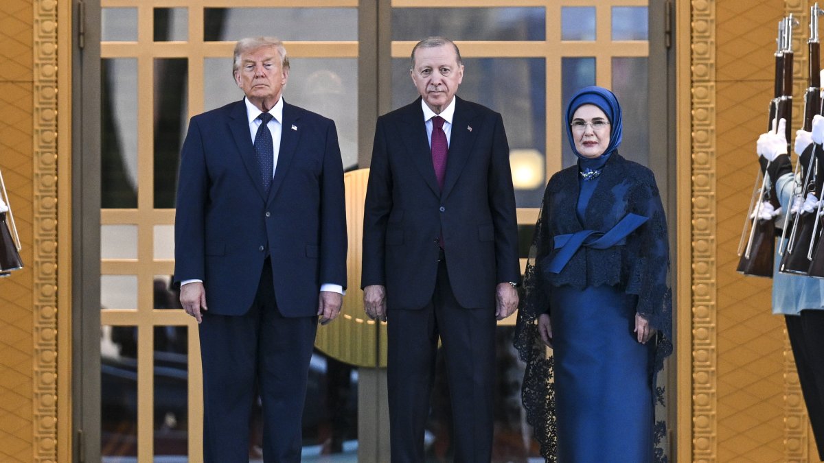 Türkiye's President Tayyip Erdoğan (C) and his wife, Emine Erdoğan (R), welcome U.S. President Donald Trump during a reception for heads of state and government attending the 36th NATO Heads of State and Government Summit at the Presidential Complex, Ankara, Türkiye, July 7, 2026. (AA Photo)