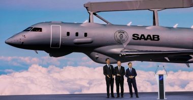 President and CEO of Saab Micael Johansson (C) stands flanked by Sweden's Prime Minister Ulf Kristersson and NATO Secretary-General Mark Rutte during the High-Level Defense announcements at the NATO Summit Defense Industry Forum, in Ankara, Türkiye, July 7, 2026. (Reuters Photo)