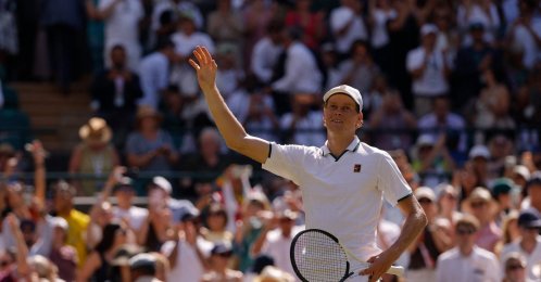 Italy's Jannik Sinner celebrates after winning his Wimbledon quarterfinal match against Germany's Jan-Lennard Struff at All England Lawn Tennis and Croquet Club, London, U.K., July 7, 2026. (Reuters Photo)