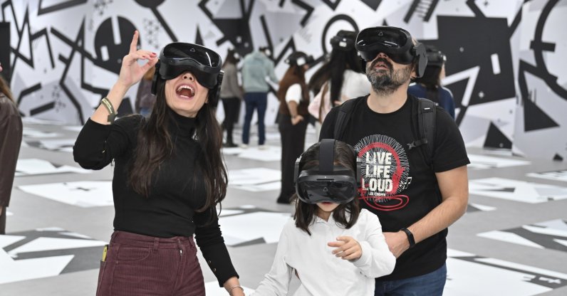 Visitors experience virtual reality at Müzeverse, Istanbul, Türkiye. (Photo courtesy of Müzeverse)