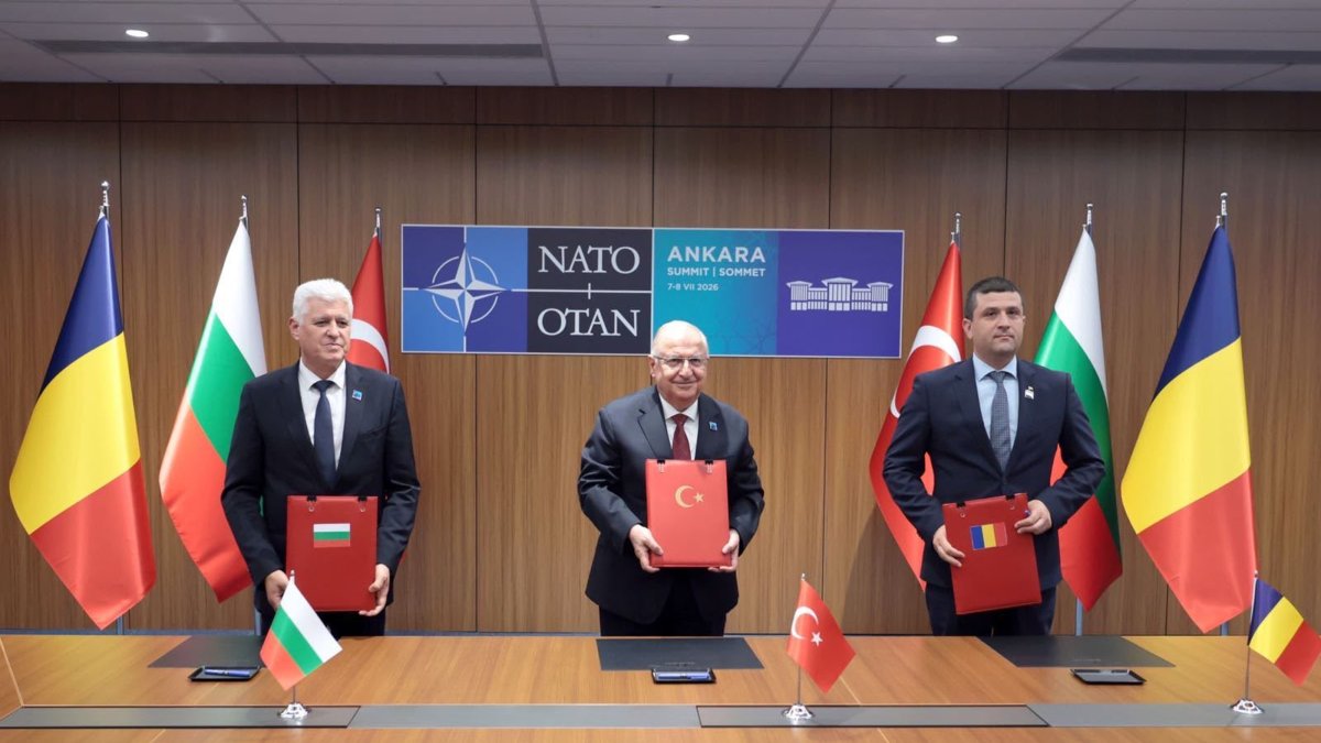 Bulgarian Defense Minister Dimitar Stoyanov (L), Türkiye's Yaşar Güler (C) and Romania's Radu-Dinel Miruta pose after signing the memorandum, Ankara, Türkiye, July 8, 2026. (AA Photo)
