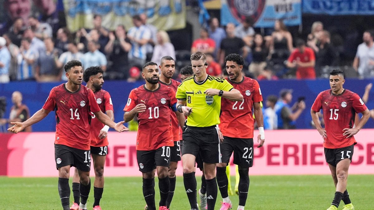 Egypt's Mohamed Salah remonstrates with referee Francois Letexier after Argentina's Enzo Fernandez scores during the 2026 FIFA World Cup Round of 16 at Atlanta Stadium, Atlanta, Georgia, U.S., July 7, 2026. (Reuters Photo)