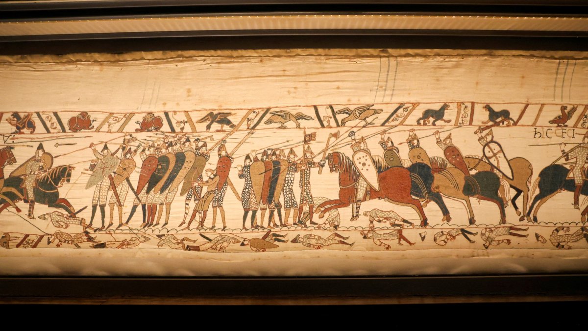 The Bayeux Museum showcases the Bayeux Tapestry, which portrays scenes from the 1066 Battle of Hastings, during its final days on view before the museum closes for renovations and transfers the historic embroidery to the British Museum, Bayeux, France, Aug. 29, 2025. (Reuters Photo)