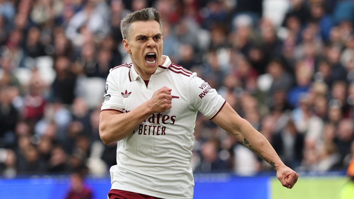 Arsenal's Leandro Trossard celebrates after scoring his side's opening goal during the Premier League soccer match between West Ham and Arsenal, London, U.K., May 10, 2026. (AP Photo)