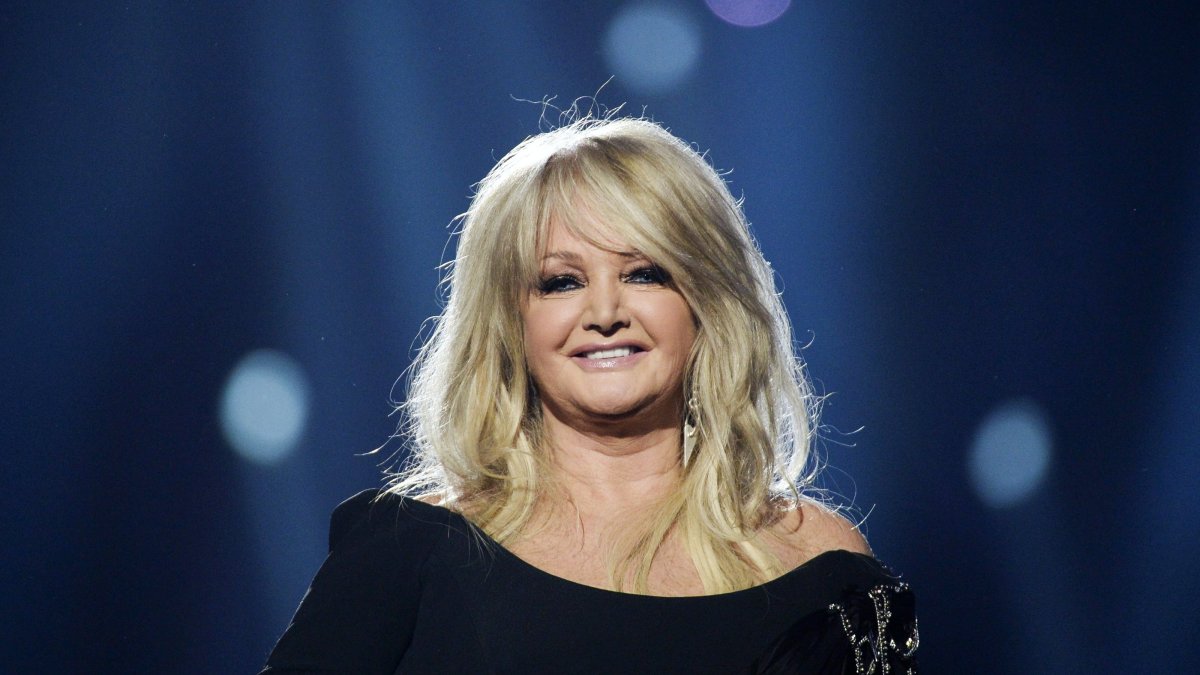 Welsh singer Bonnie Tyler performs the song "Believe in me" during the Grand Final of the 58th annual Eurovision Song Contest at the Malmo Arena, Malmo, Sweden, May 18, 2013. (EPA Photo)