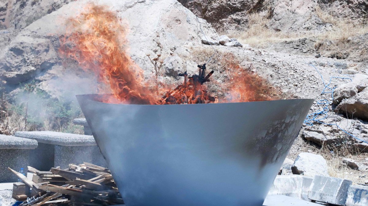 A pit filled with weapons abandoned by PKK members is set on fire during a ceremony, Sulaimaniyah, Iraq, July 11, 2025. (AFP Photo)