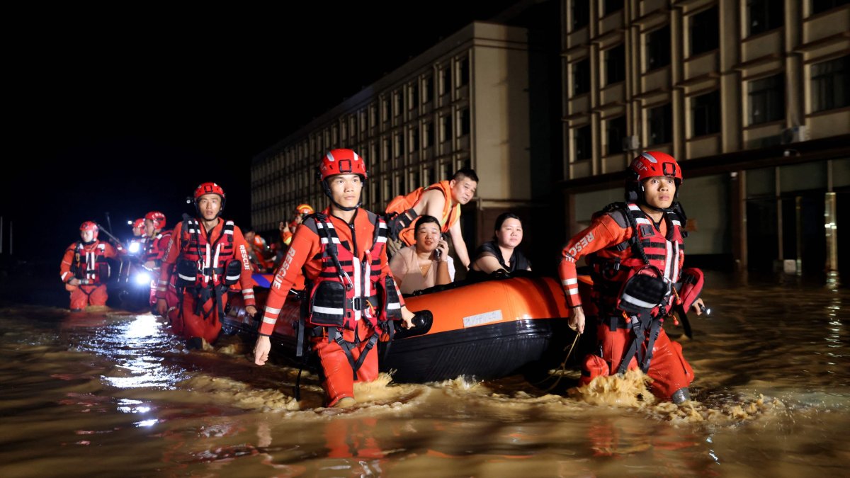 Rescue workers evacuate flood-affected residents in Nanning, in China's southern Guangxi region, July 6, 2026. (AFP Photo)